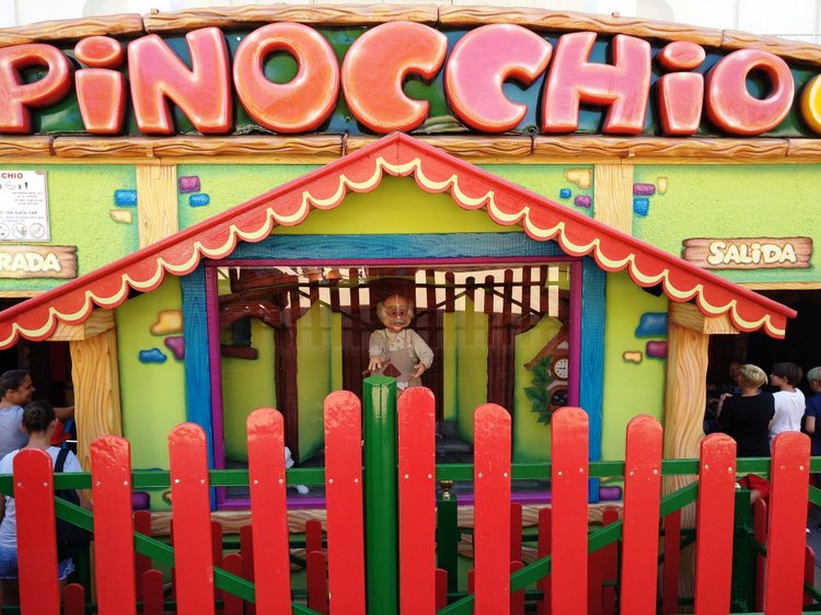 Тайна моего имени. Часть девятая. Испания, Бенальмадена, Парк Тиволи. Лесли путает все планы