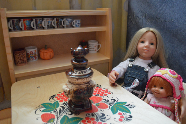 Мебель для кукол Хохлома. Вихтели Rosemarie Anna Muller