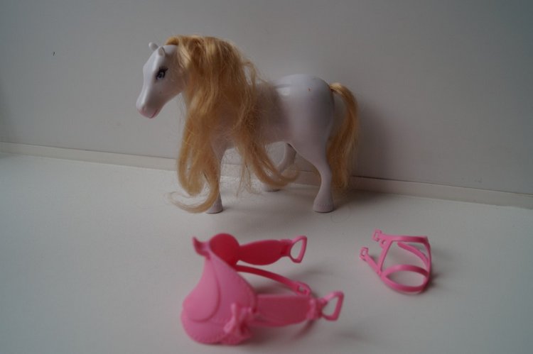 Вторая выписка октября. Машенька здорова. Кукла из лужи стала милашкой. Коровка замычала. Как поставить Лолочку на ножки,