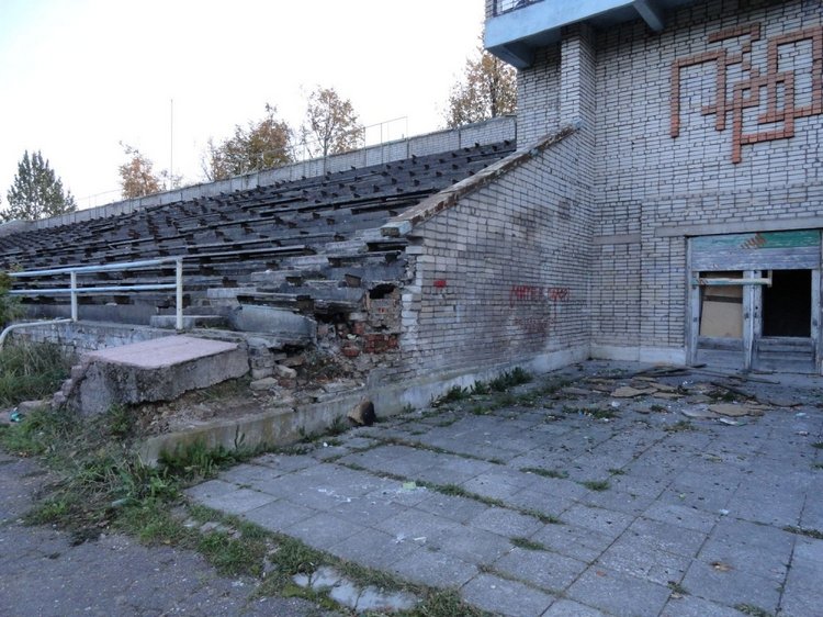 По следам ушедшего 1... Советский заброшенный стадион "Электрон". Часть 1