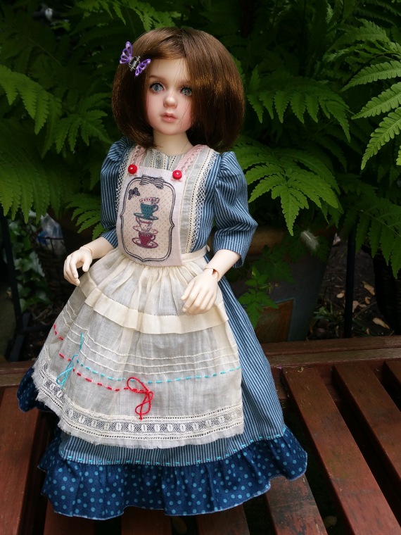 Розочка в образе Алисы. Домашнее видео (фото 5)