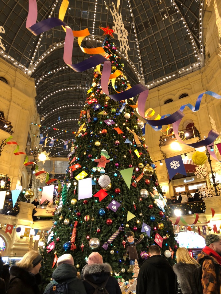 Москва предновогодняя... выставка новогодних елок в ГУМе - очень красиво