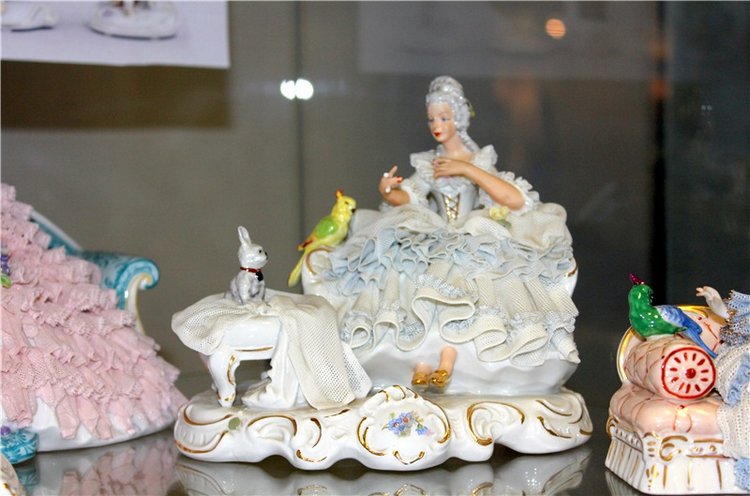 Выставка "Хрупкий мир фарфора", Старицкий краеведческий музей