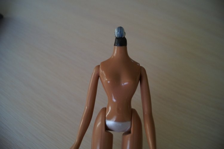 Первая выписка ноября. Починка шейного крепления у Братц, утерянная кисть восстановлена, как привести в порядок фабричную