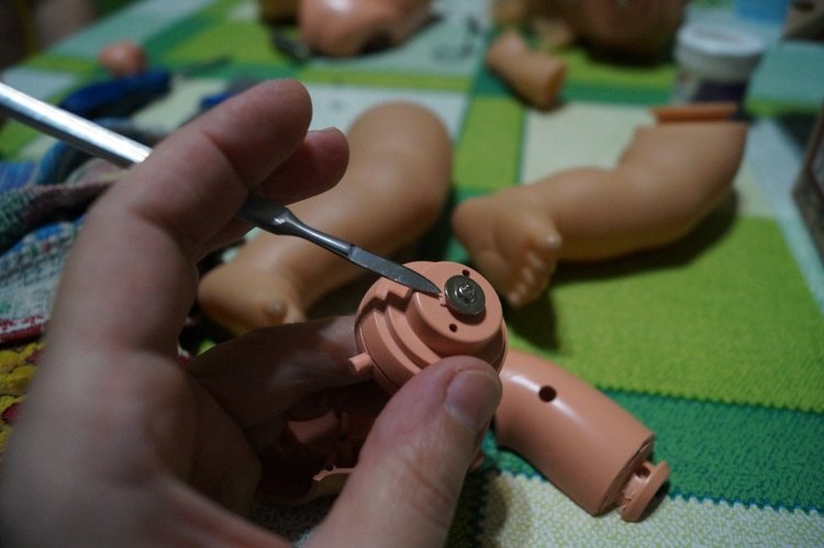 Третья выписка февраля. Сложная пациентка получила помощь нейрохирурга, бегемот Тотоша снова ловит шарики, лепка стоп +