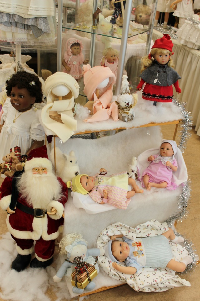 Рождественская встреча в магазине/клубе коллекционных кукол
