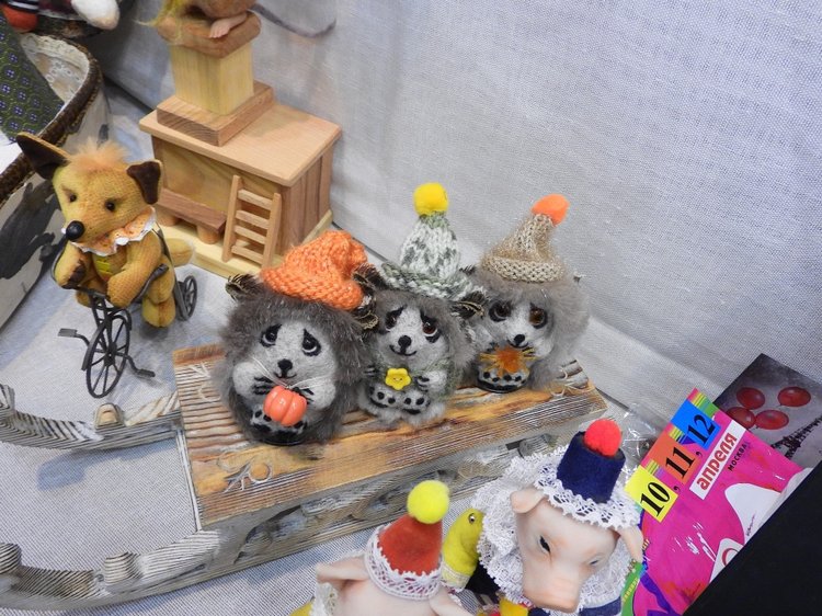 XV Международный осенний салон авторских кукол на Тишинке с 4 по 6 октября 2019 года в Москве. ЁЖИКИ