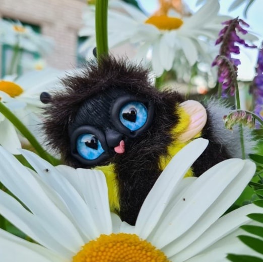 Шмелечек в новом доме. Яркие фотографии из жизни Шмеля (фото 6)