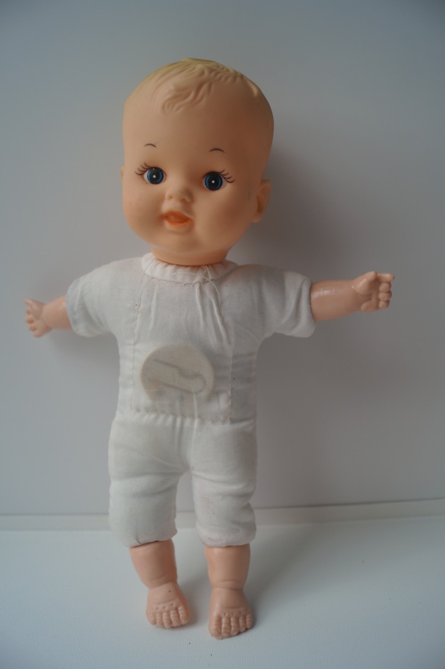 Вторая июльская выписка. Лечение глазок: отсутствие радужки, косоглазие. На лечении была ГДРочка. Голова+тело= красивая