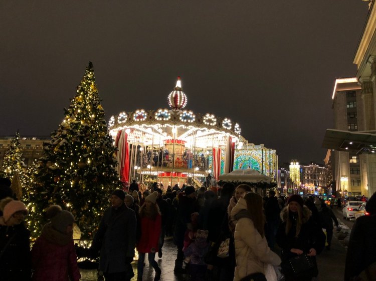 Москва предновогодняя... выставка новогодних елок в ГУМе - очень красиво