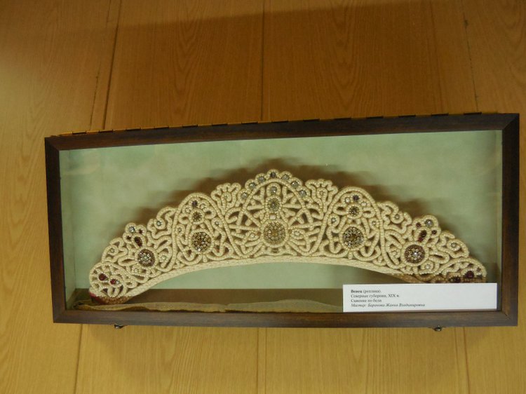 "Девки, жонки и кукольные наряжонки"