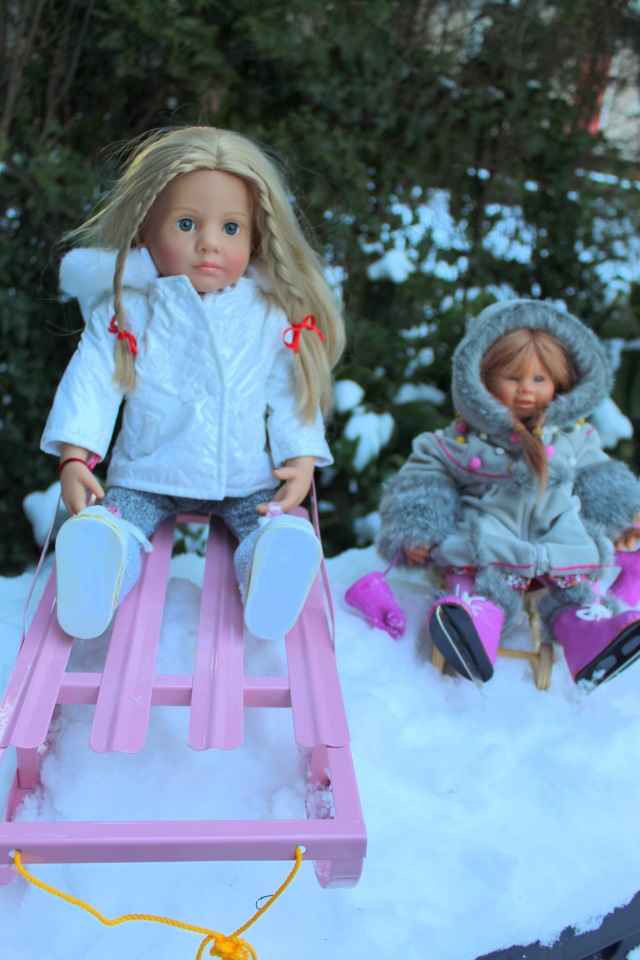 Снежные забавы Кети и Рози. Провожаем зиму