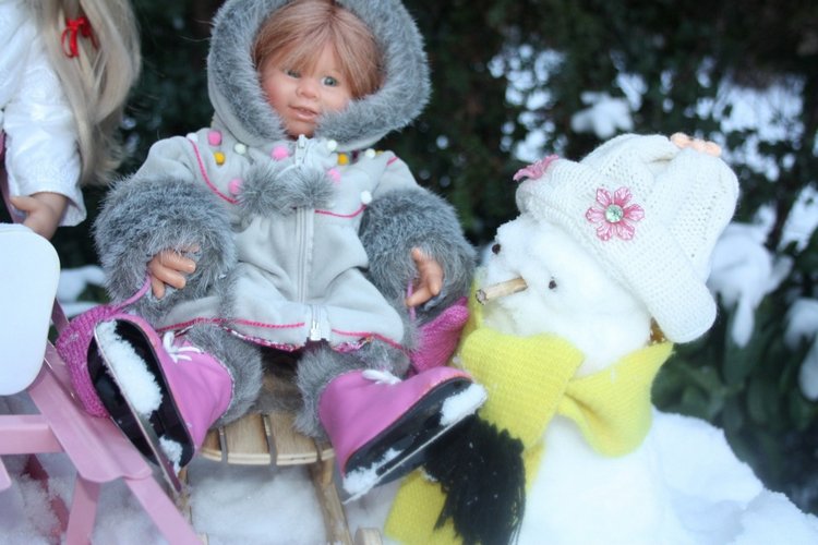 Снежные забавы Кети и Рози. Провожаем зиму