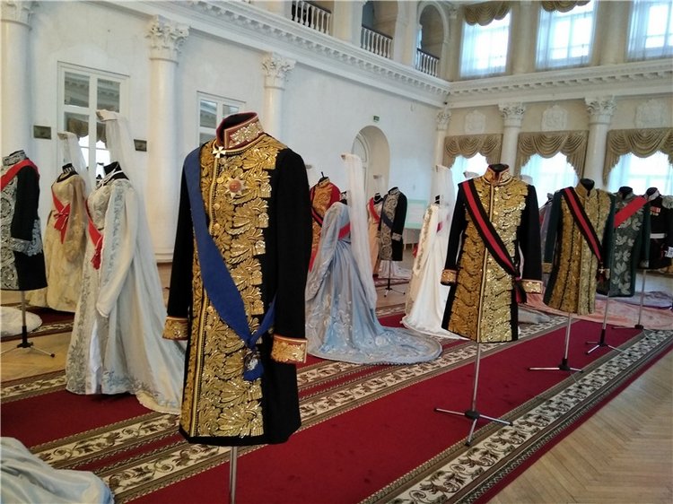 Выставка костюмов к фильму " Матильда"