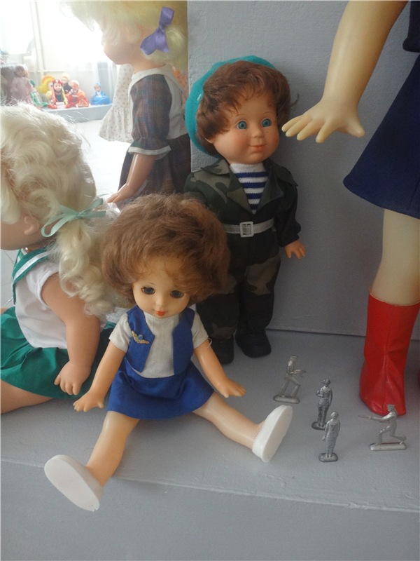 Выставка " Лабиринты кукольной жизни"