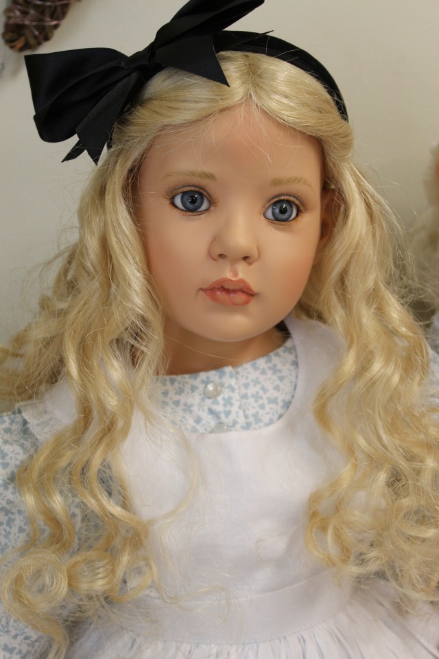 Встреча коллекционеров в магазине. Выбор кукол из новой коллекции Гюнзел. Часть первая - Алиса. ОПРОСНИК