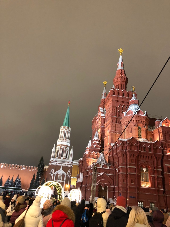 Москва предновогодняя... выставка новогодних елок в ГУМе - очень красиво