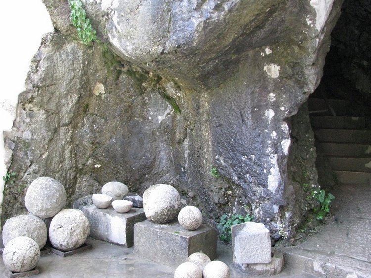 Незабываемая экскурсия по Словении: Постойная Яма и Предъямский замок