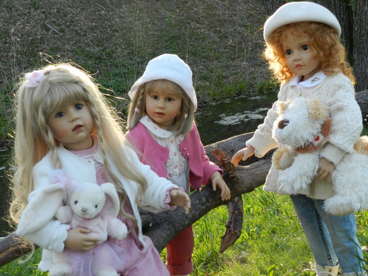 Прогулка подружек тёплым вечерком