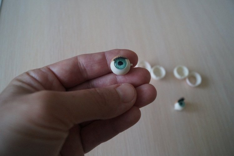 Четвёртая выписка октября. Лечим глазки советской кукле. Мишутка из 90-х стал как новенький! Четыре Барби обрели головы