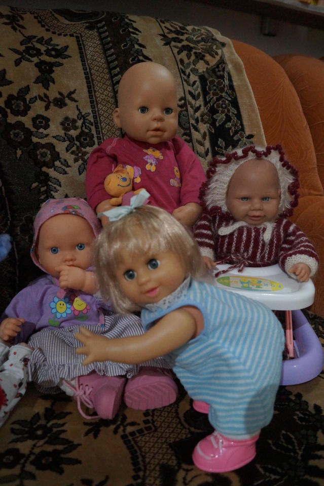 Третья выписка февраля. Сложная пациентка получила помощь нейрохирурга, бегемот Тотоша снова ловит шарики, лепка стоп +