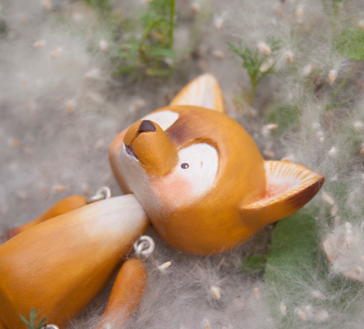 Рыжий деревянный лис и тополиный пух (фото 5)
