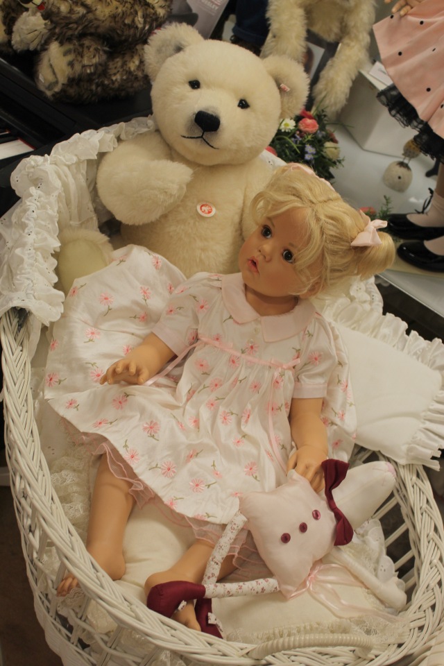 Летняя встреча коллекционеров в магазине кукол. Заключительная часть