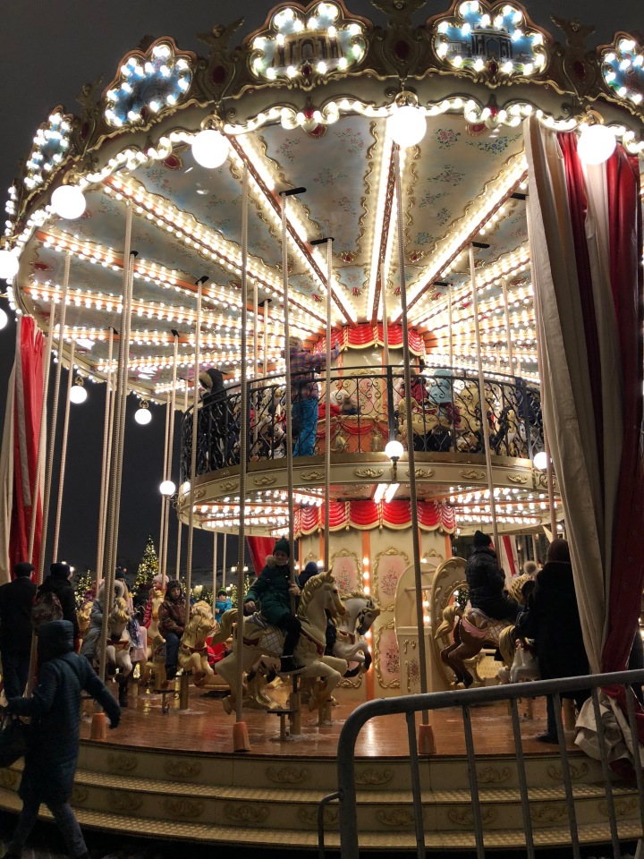 Москва предновогодняя... выставка новогодних елок в ГУМе - очень красиво