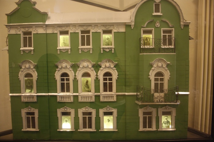 Петербург. Прогулка по крышам. Котокафе. Старые слайды