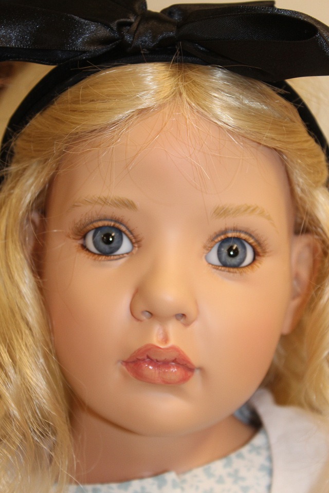 Встреча коллекционеров в магазине. Выбор кукол из новой коллекции Гюнзел. Часть первая - Алиса. ОПРОСНИК (фото 9)