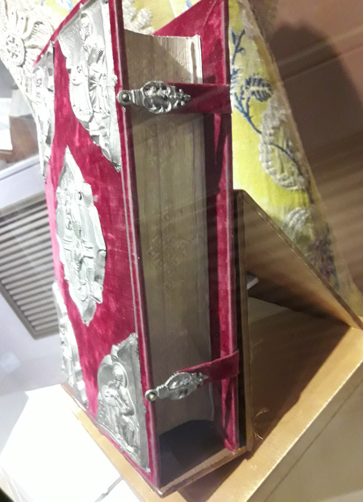 Выставка "Узоры свадьбы кружевной". Зал 2 | Бэйбики Выставка "Узоры свадьбы кружевной". Зал 2