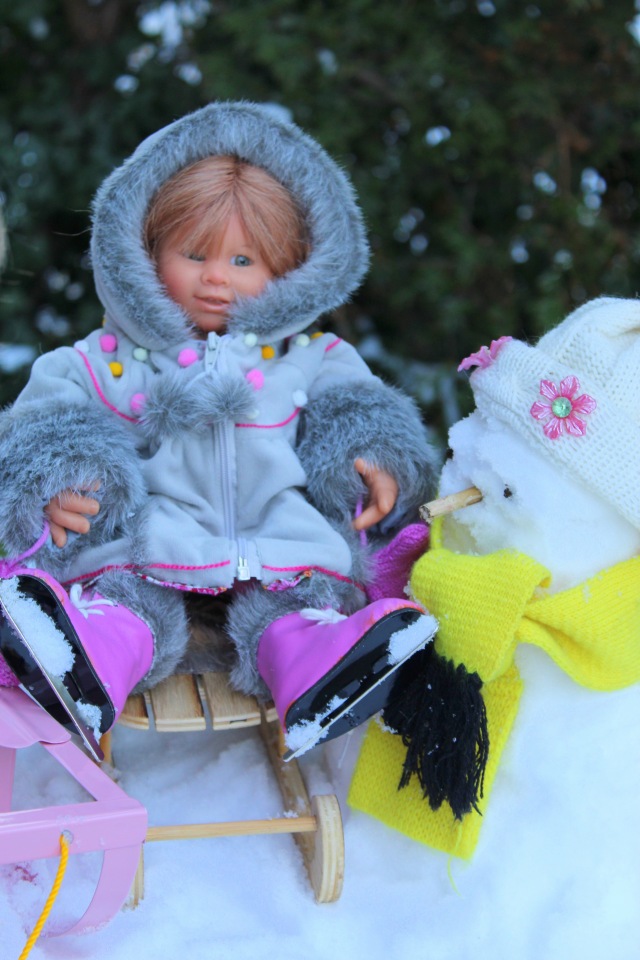 Снежные забавы Кети и Рози. Провожаем зиму