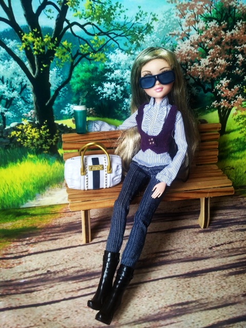 Кукла с красивыми глазами