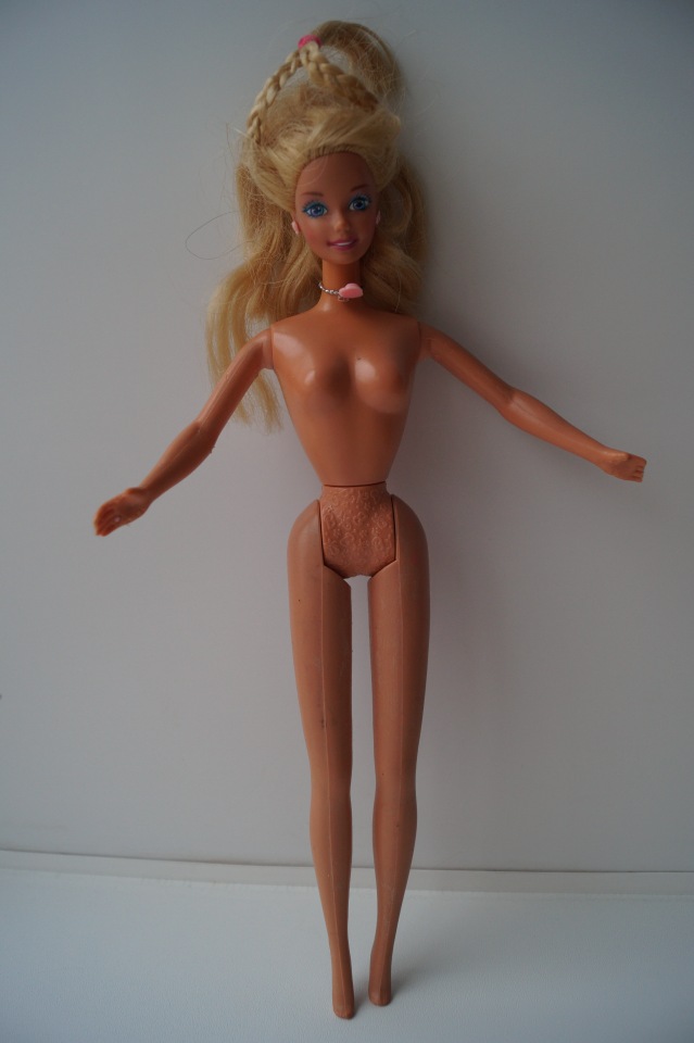 Вторая выписка декабря. Главная героиня нового года поправила своё здоровье. Лечим покусанные руки Барби, удаляем жир с