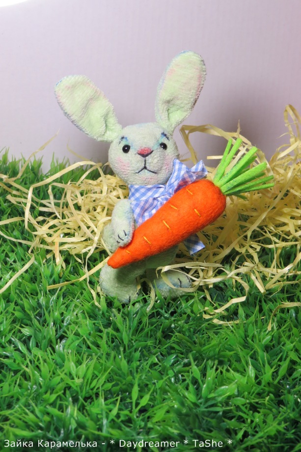 Зайка цвета свежего салата по имени Карамелька