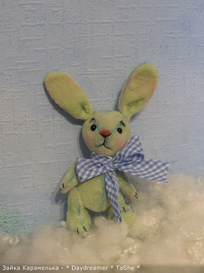 Зайка цвета свежего салата по имени Карамелька (фото 2)