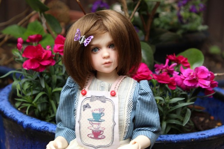 Розочка в образе Алисы. Домашнее видео