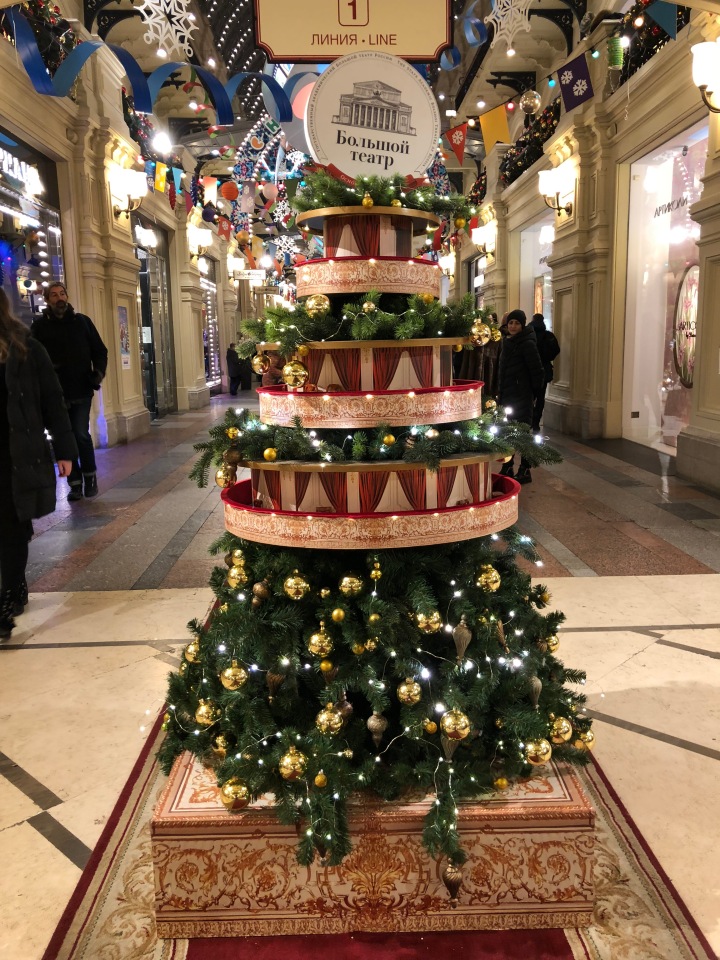 Москва предновогодняя... выставка новогодних елок в ГУМе - очень красиво