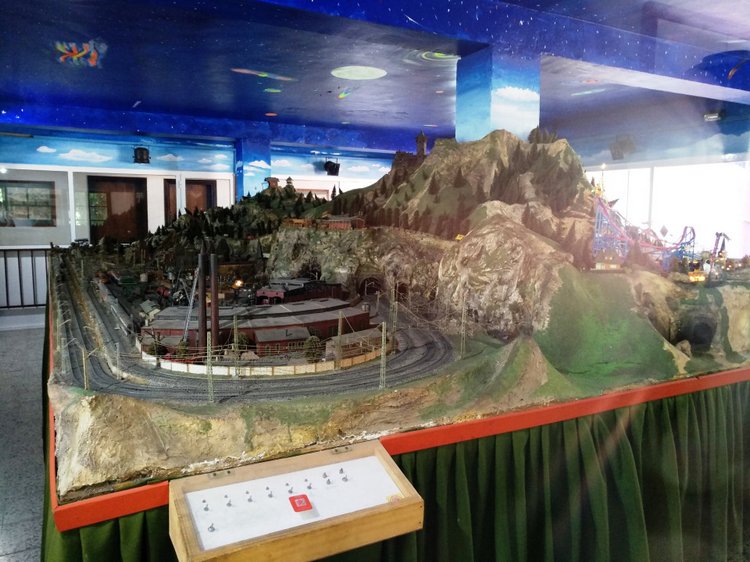 Тайна моего имени. Часть девятая. Испания, Бенальмадена, Парк Тиволи. Лесли путает все планы