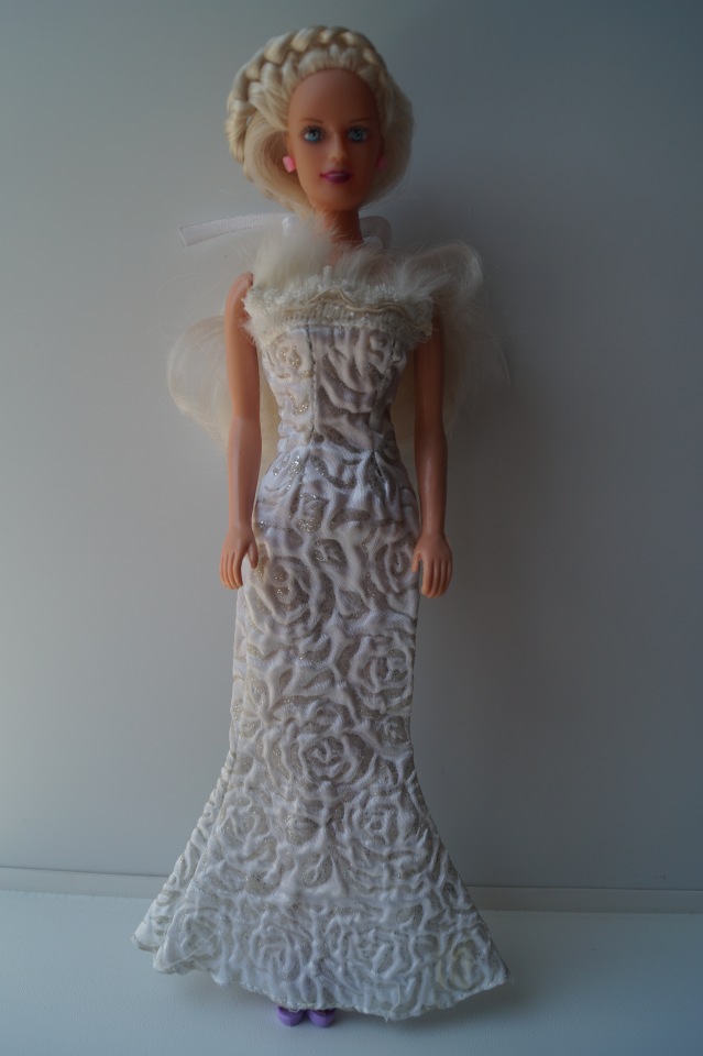 Вторая июльская выписка. Лечение глазок: отсутствие радужки, косоглазие. На лечении была ГДРочка. Голова+тело= красивая