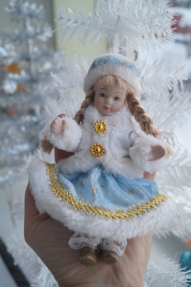 Вторая выписка января. Фарфоровая Снегурочка стала как новенькая. Зайчик снова видит. Как исправить западающий глазик у