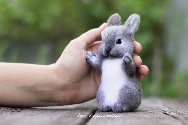 Заинька — Валяные игрушки из шерсти: сухое валяние