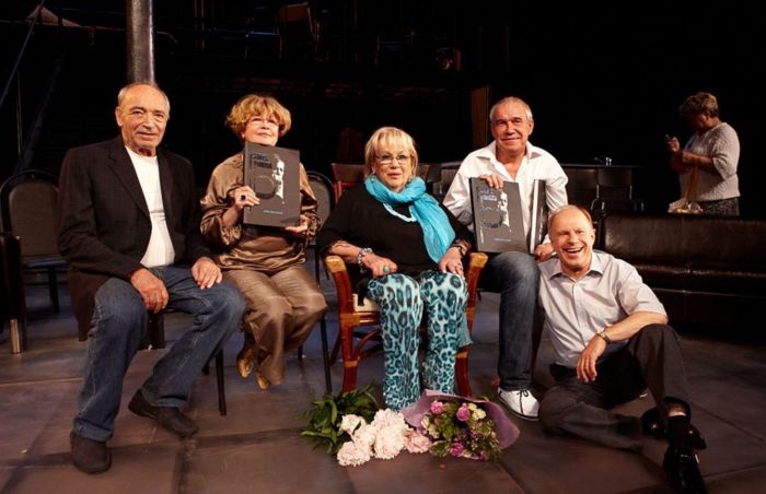 Раба театра — Культура