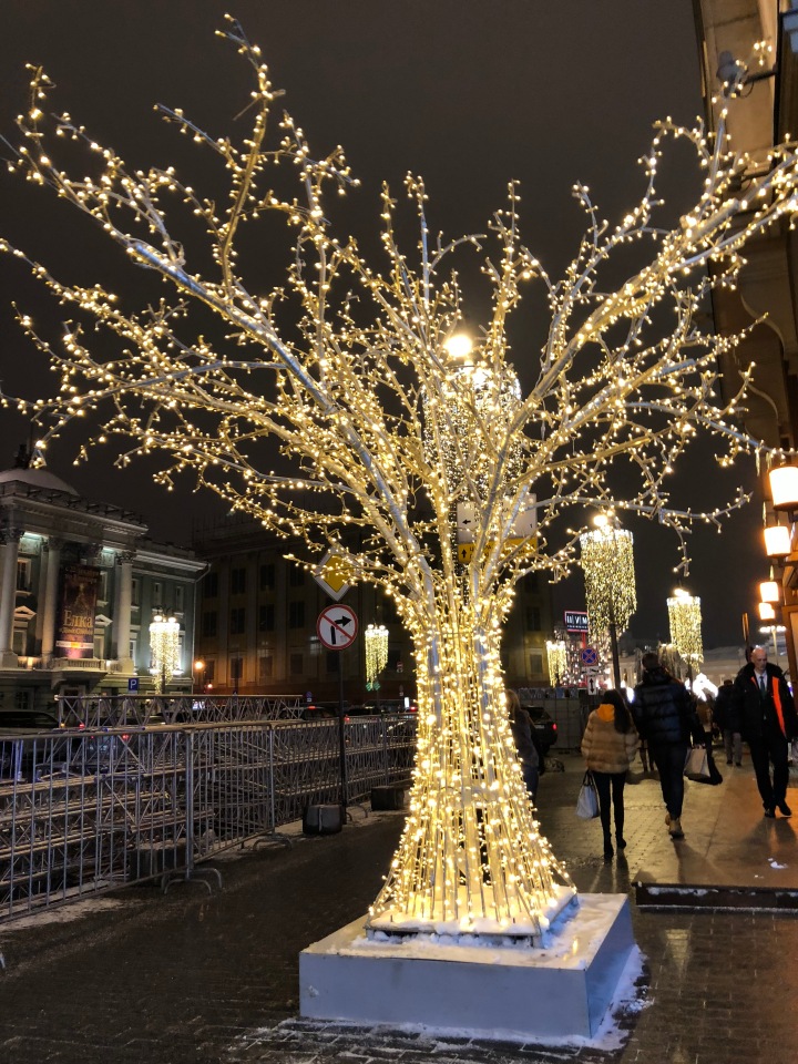 Москва предновогодняя... выставка новогодних елок в ГУМе - очень красиво