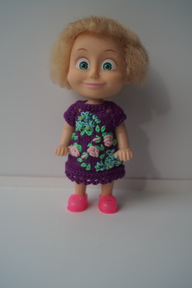 Вторая выписка октября. Машенька здорова. Кукла из лужи стала милашкой. Коровка замычала. Как поставить Лолочку на ножки,