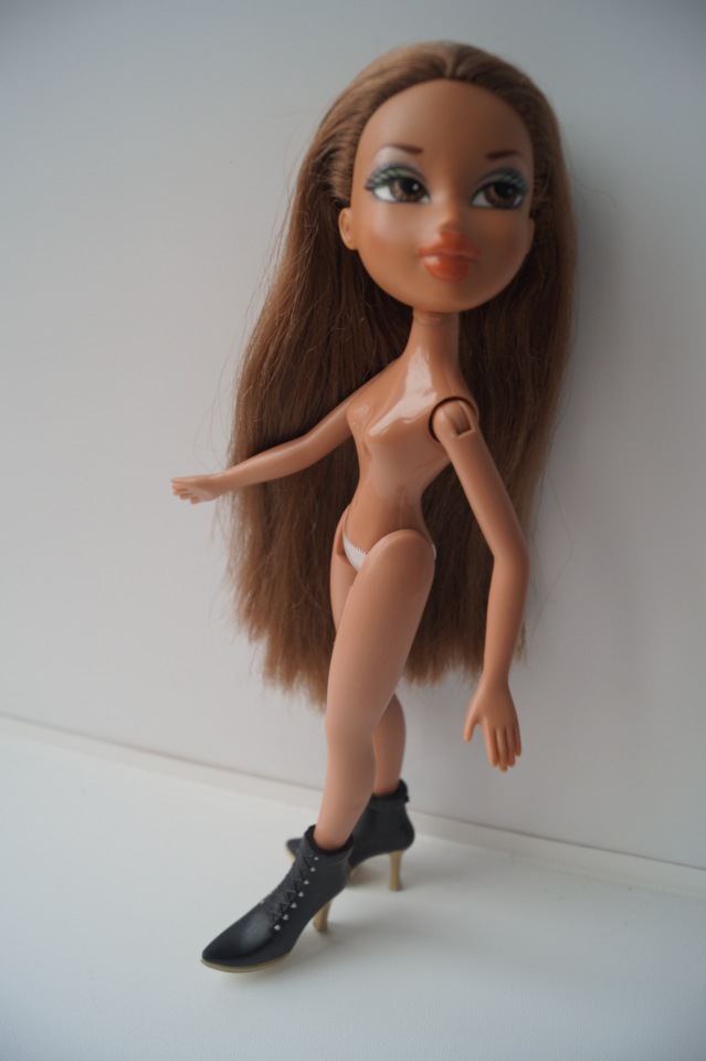 Первая выписка ноября. Починка шейного крепления у Братц, утерянная кисть восстановлена, как привести в порядок фабричную