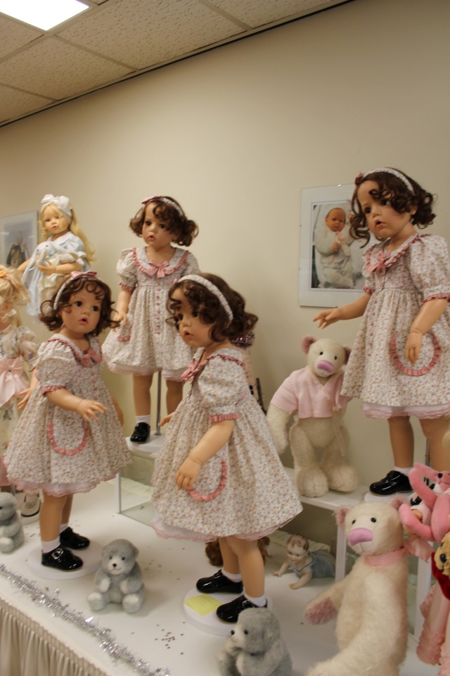 Рождественская встреча в магазине/клубе коллекционных кукол (фото 2)