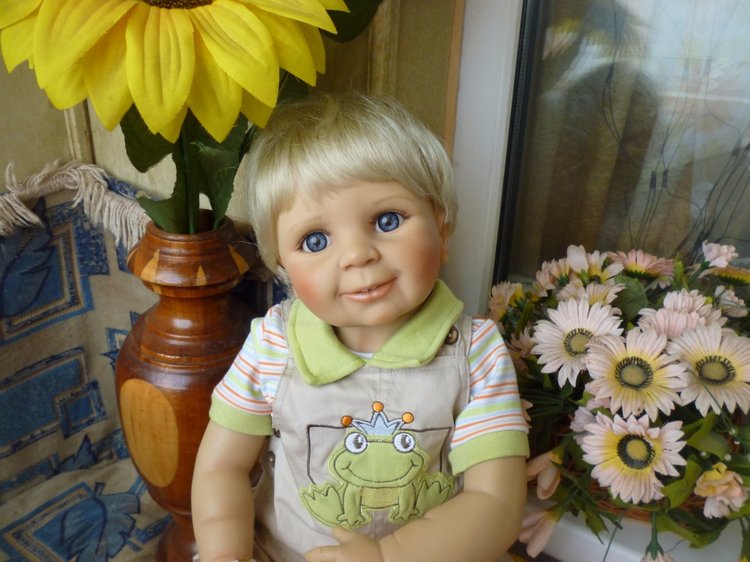 Малыш Бенни может быть чудесной девочкой...переодевалочки