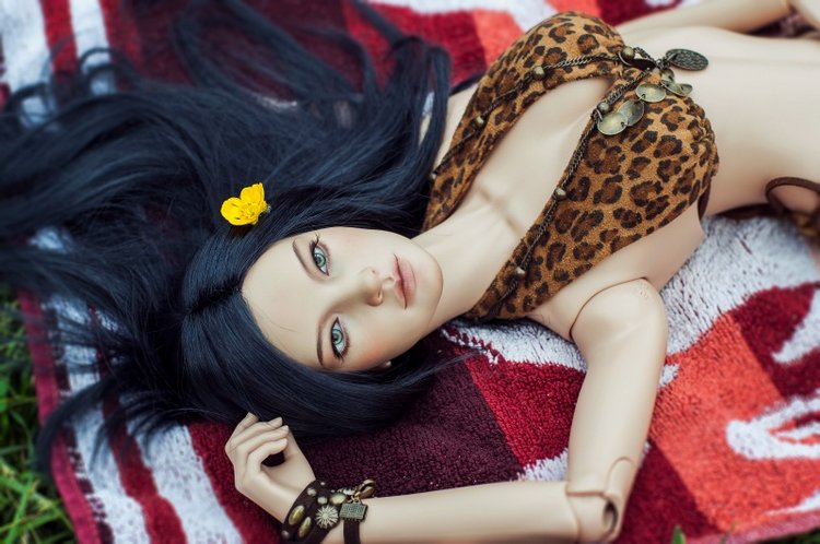 Лето, травка и "дикий" купальник (фото 7)