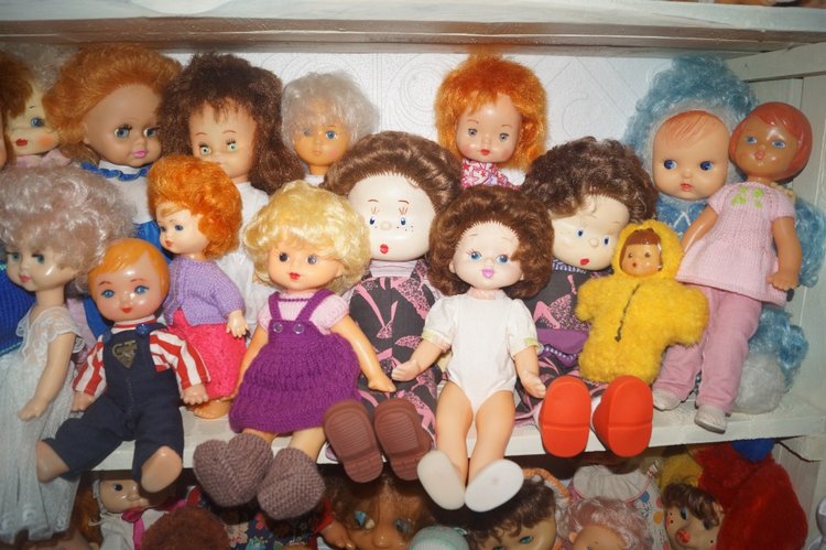 Вторая выписка октября. Машенька здорова. Кукла из лужи стала милашкой. Коровка замычала. Как поставить Лолочку на ножки,